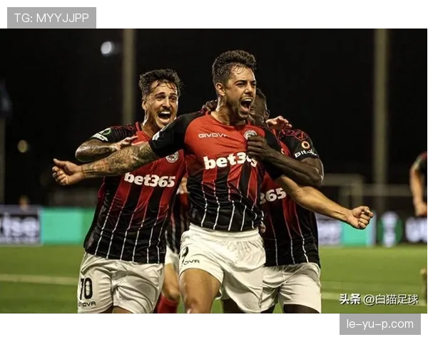 最新足球球队排名出炉，榜首球队强势回暖引热议