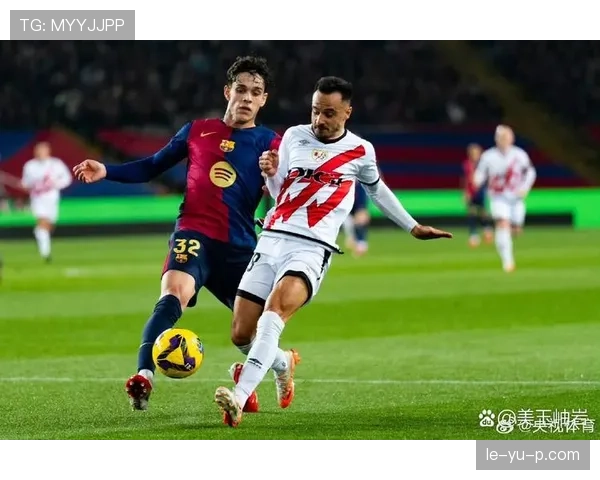 莱万化身防守尖兵，抢断拦截成巴萨制胜关键