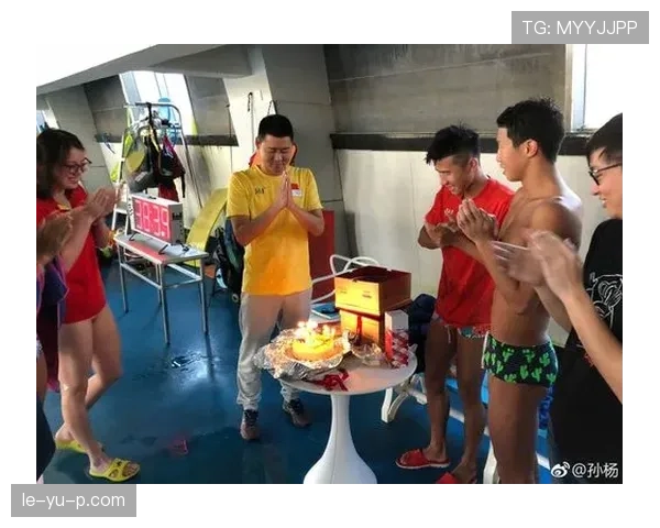 傅园慧训练完直接打车去吃火锅,教练在后面追着喊别放纵